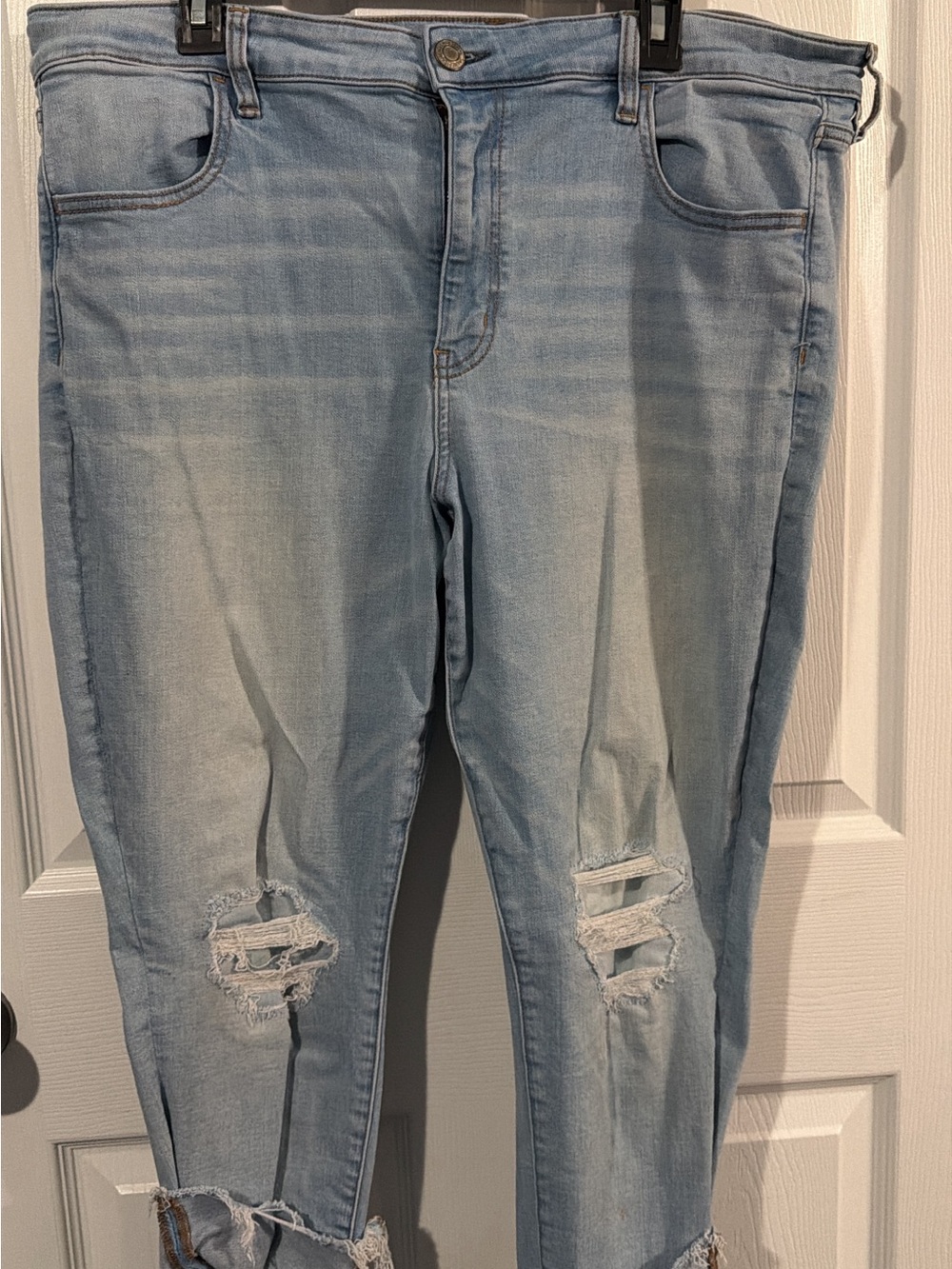 American Eagle Outfitters Light Blue Distressed Cropped Jeans